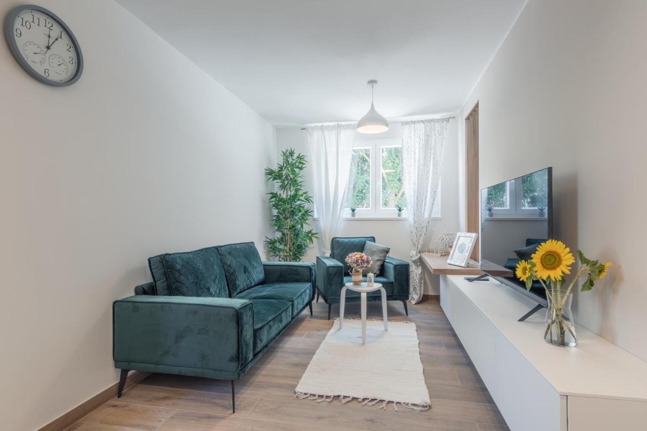 Apartment Norah With Private Parking PUY Eksteriør bilde